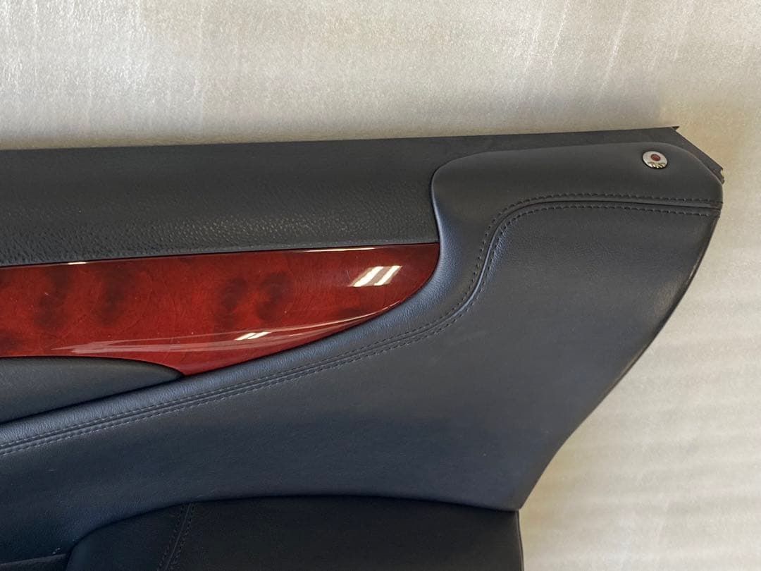 レクサスLS 運転席ドア内張り　USF40