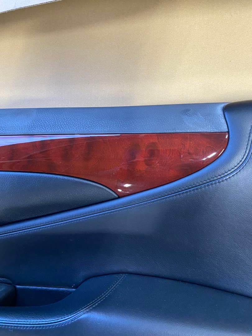 レクサスLS 運転席ドア内張り　USF40