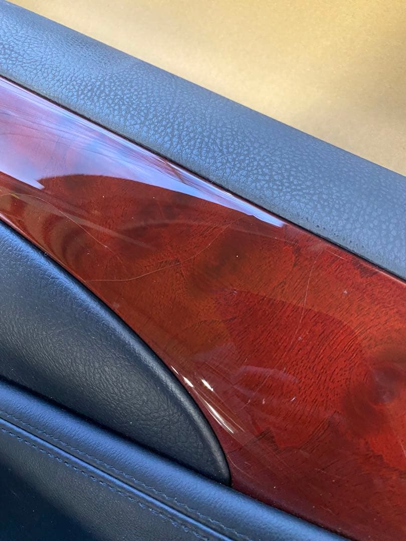 レクサスLS 運転席ドア内張り　USF40