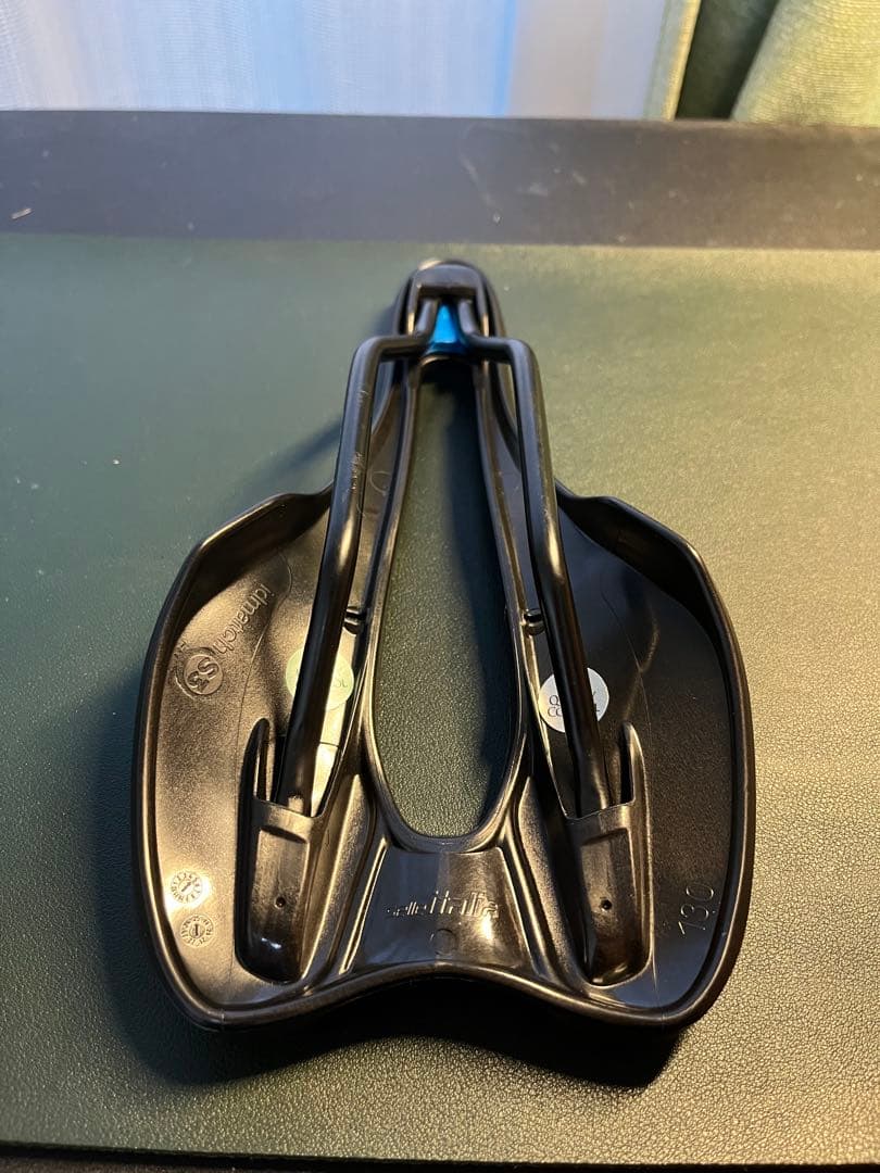 italia SLR Superflow サドル ブラック