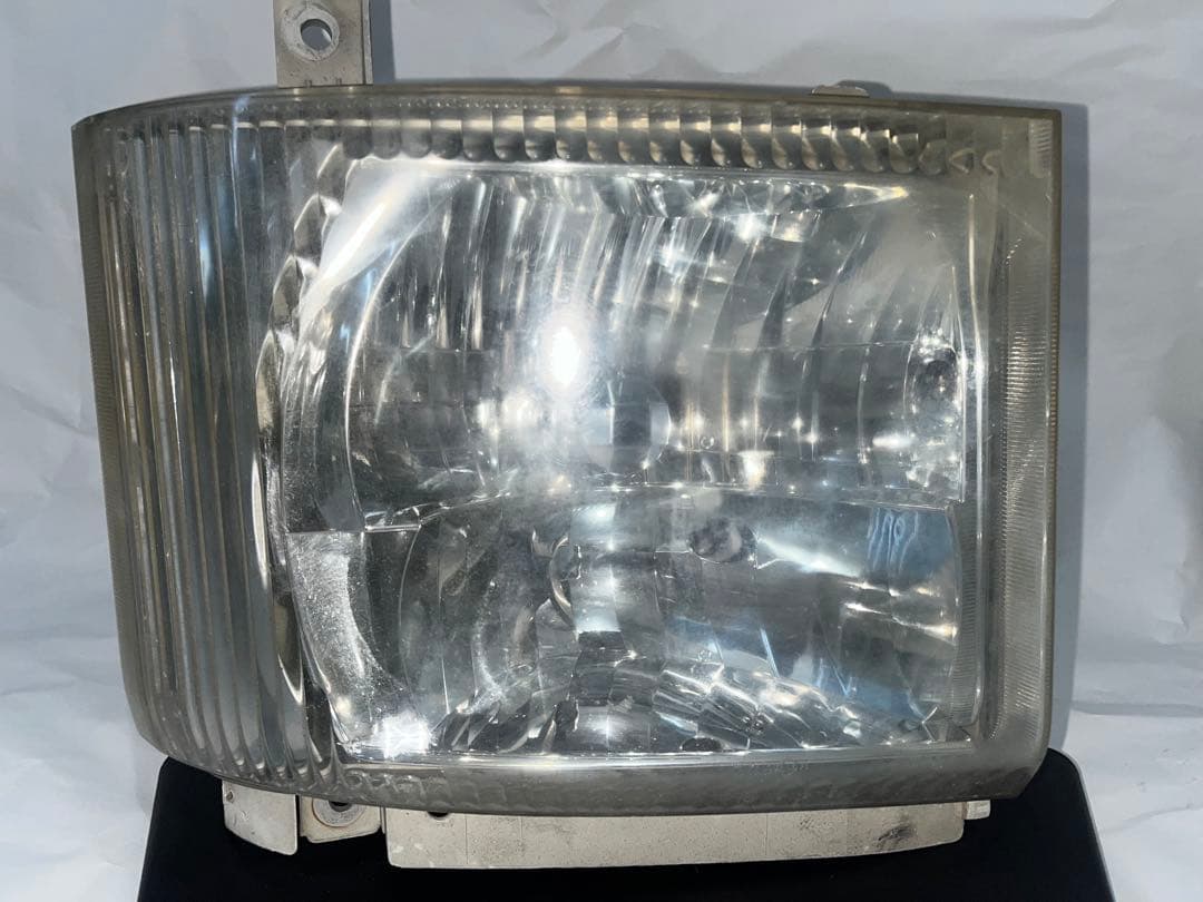 中古いすゞHID 純正 右ヘッドライト KOITO 110-21872