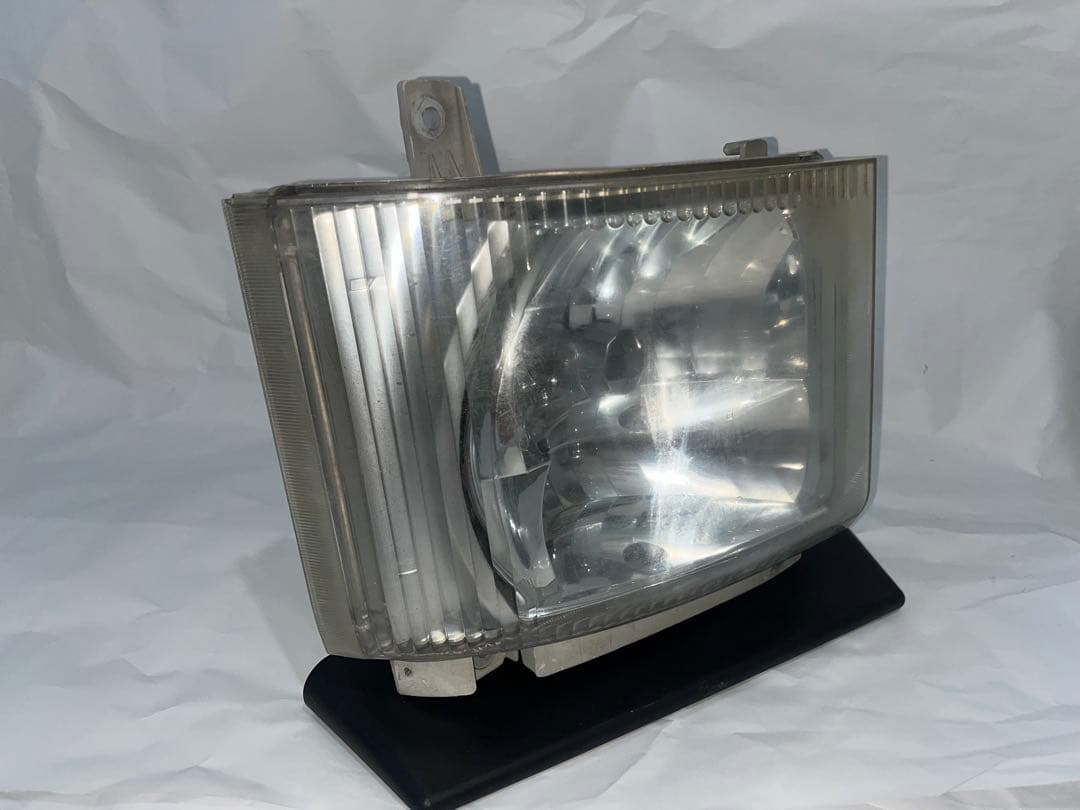 中古いすゞHID 純正 右ヘッドライト KOITO 110-21872