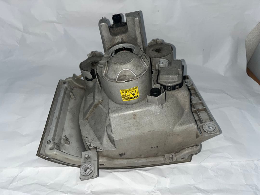 中古いすゞHID 純正 右ヘッドライト KOITO 110-21872