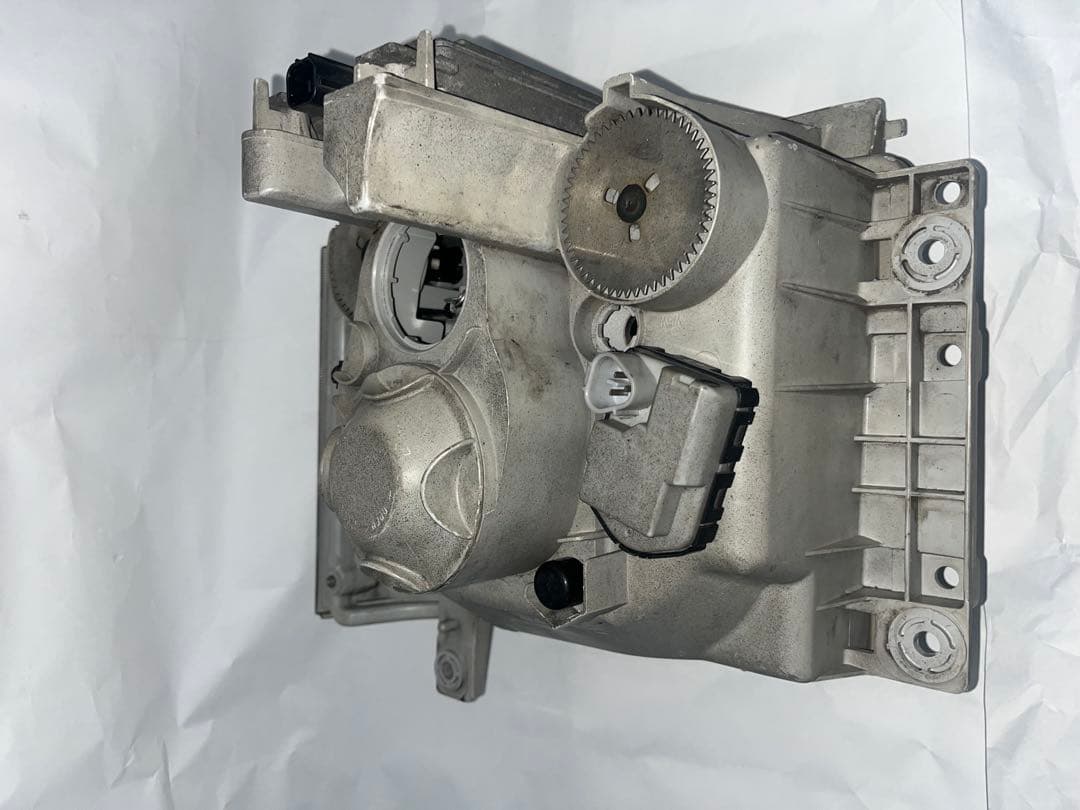 中古いすゞHID 純正 右ヘッドライト KOITO 110-21872