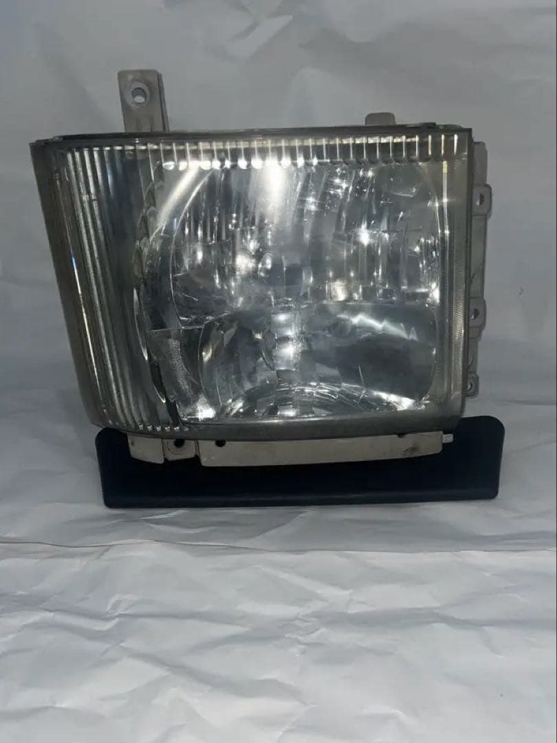 中古いすゞHID 純正 右ヘッドライト KOITO 110-21872