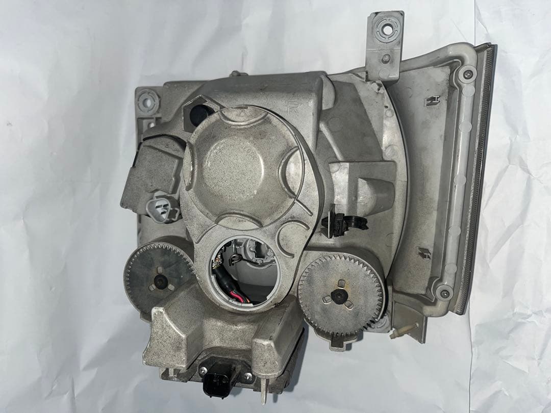 中古いすゞHID 純正 右ヘッドライト KOITO 110-21872