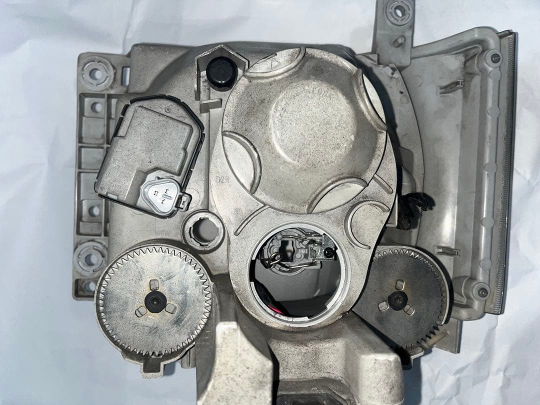 中古いすゞHID 純正 右ヘッドライト KOITO 110-21872