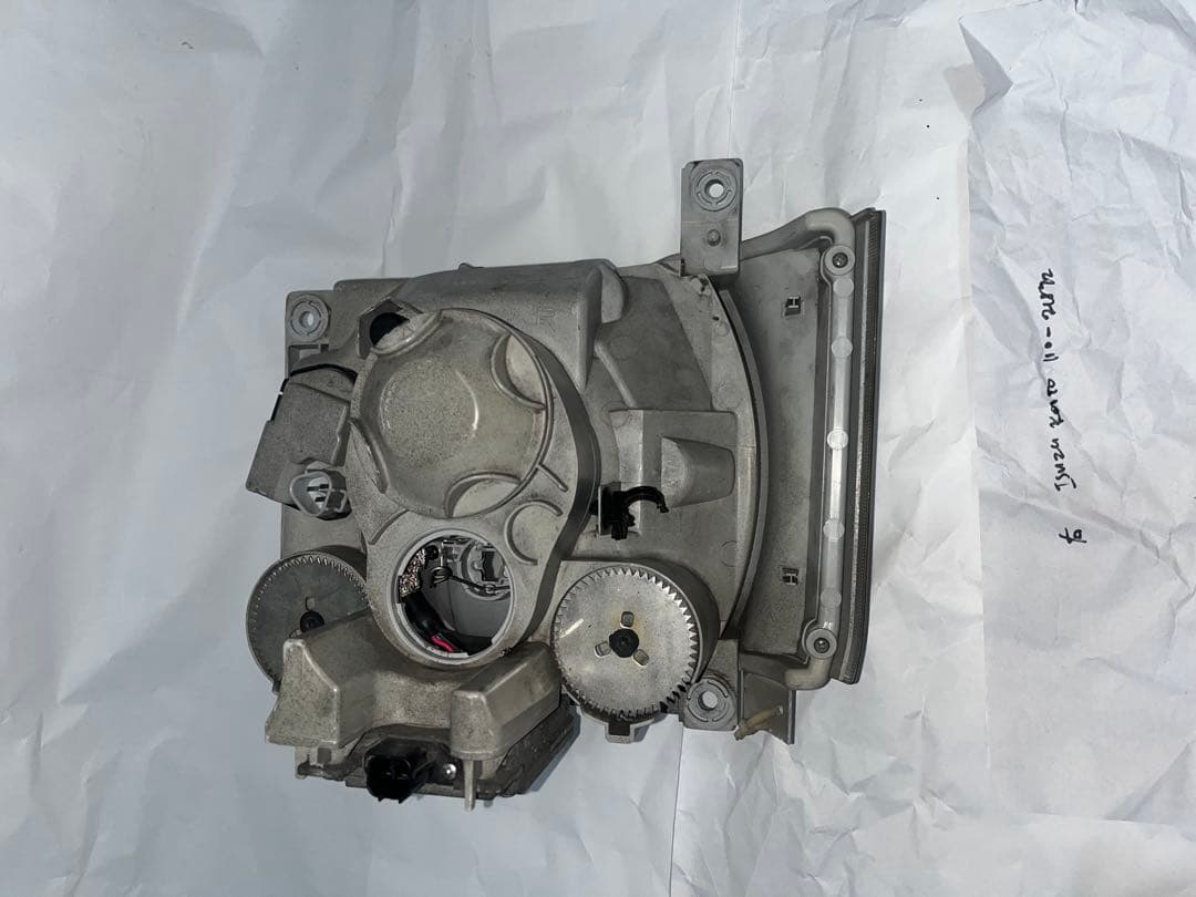 中古いすゞHID 純正 右ヘッドライト KOITO 110-21872