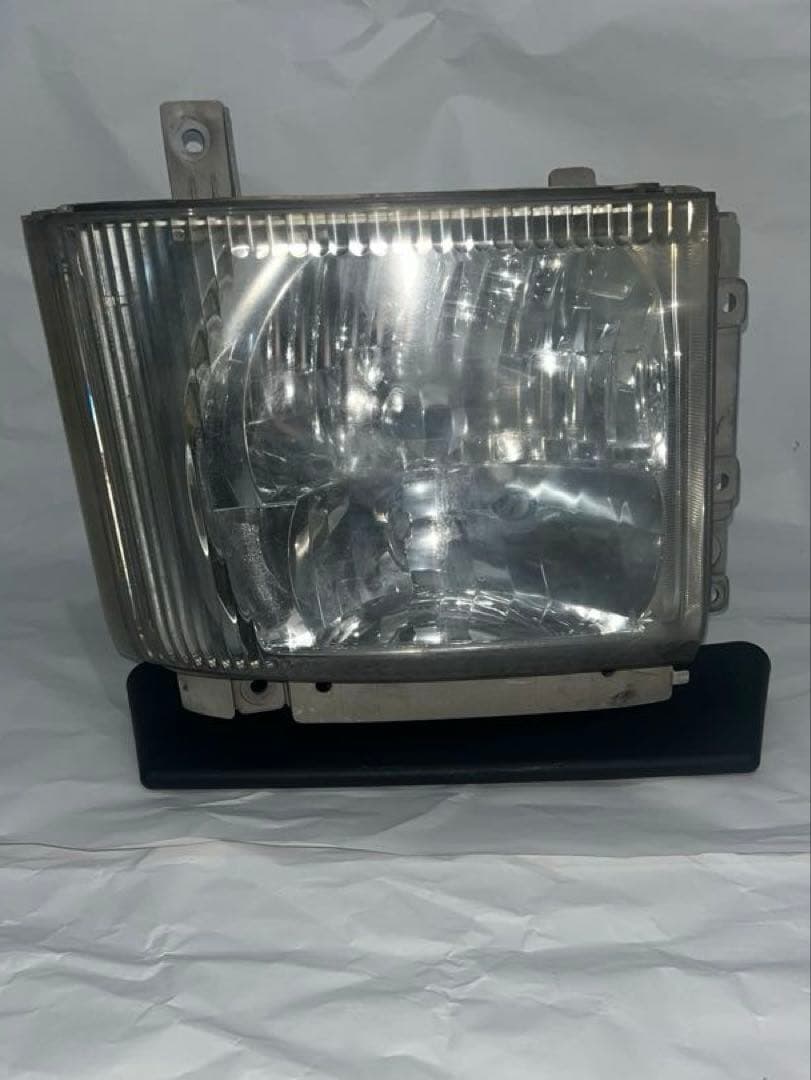 中古いすゞHID 純正 右ヘッドライト KOITO 110-21872