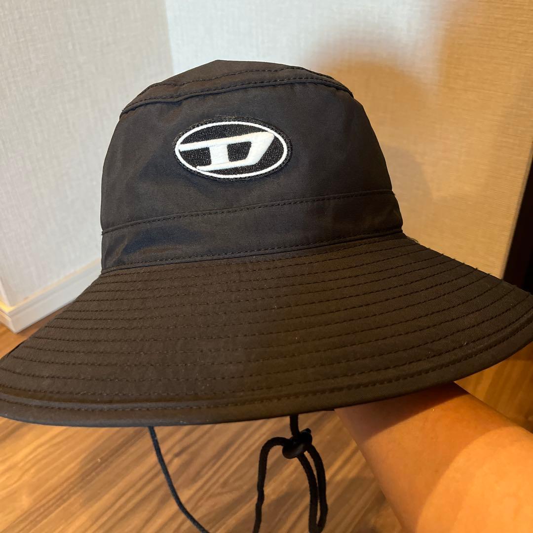 DIESEL 黒のバケットハット刺繍ロゴ付き