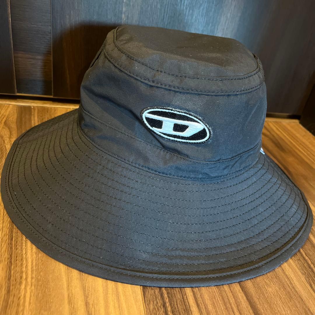 DIESEL 黒のバケットハット刺繍ロゴ付き