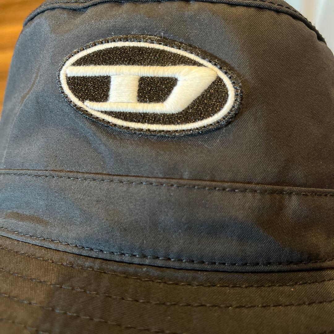 DIESEL 黒のバケットハット刺繍ロゴ付き