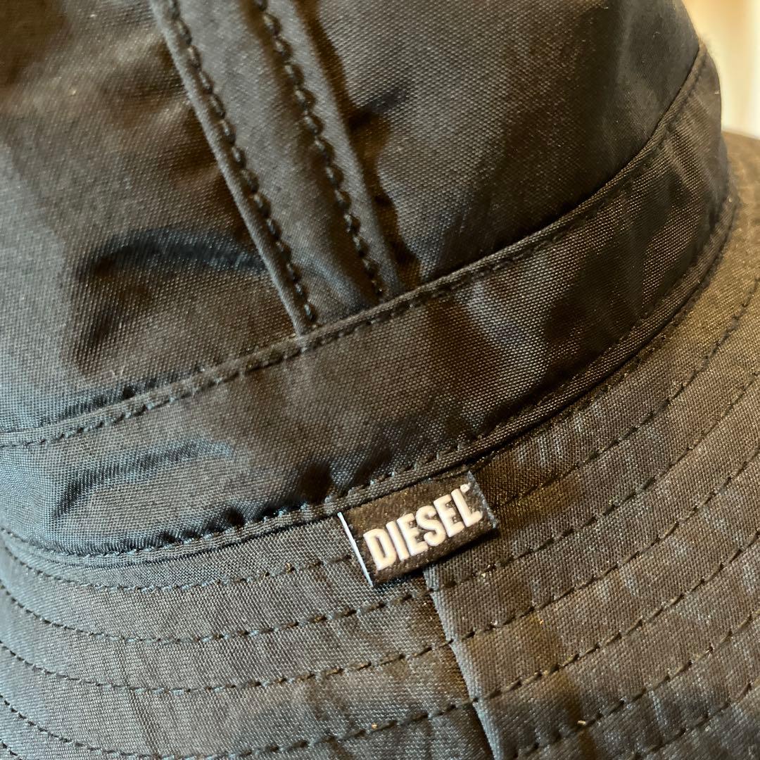 DIESEL 黒のバケットハット刺繍ロゴ付き