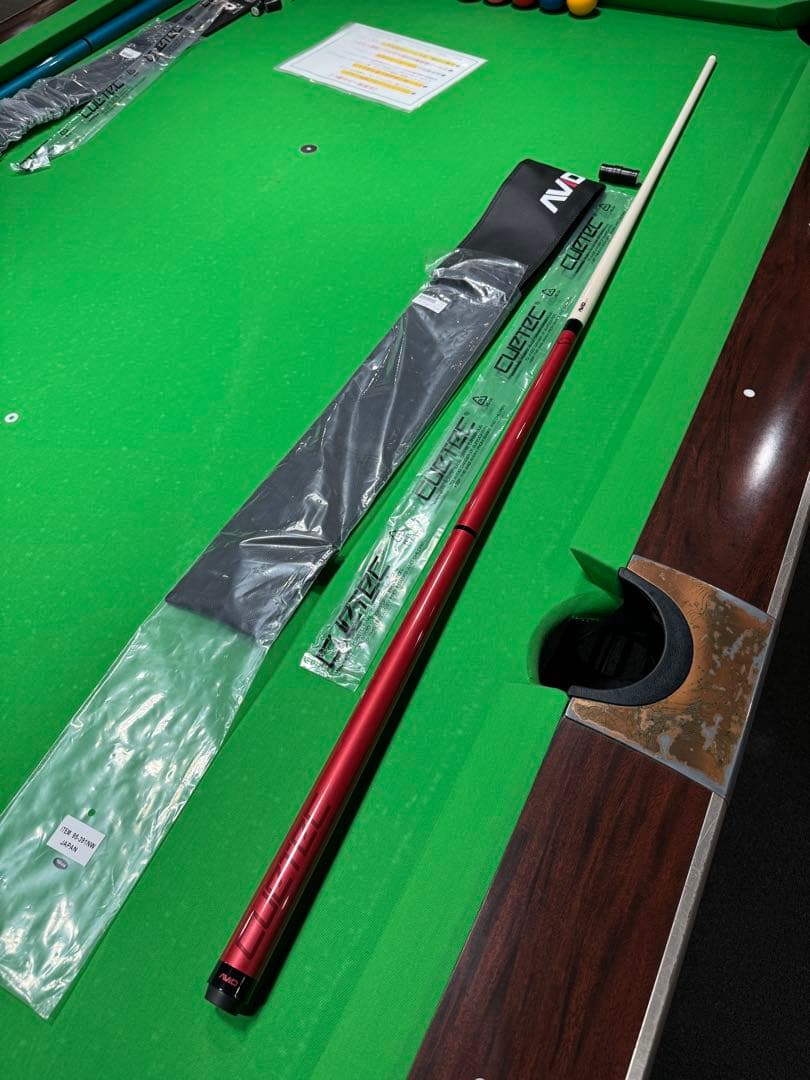 ビリヤード　キューテック　Cuetec Avid キュー　赤