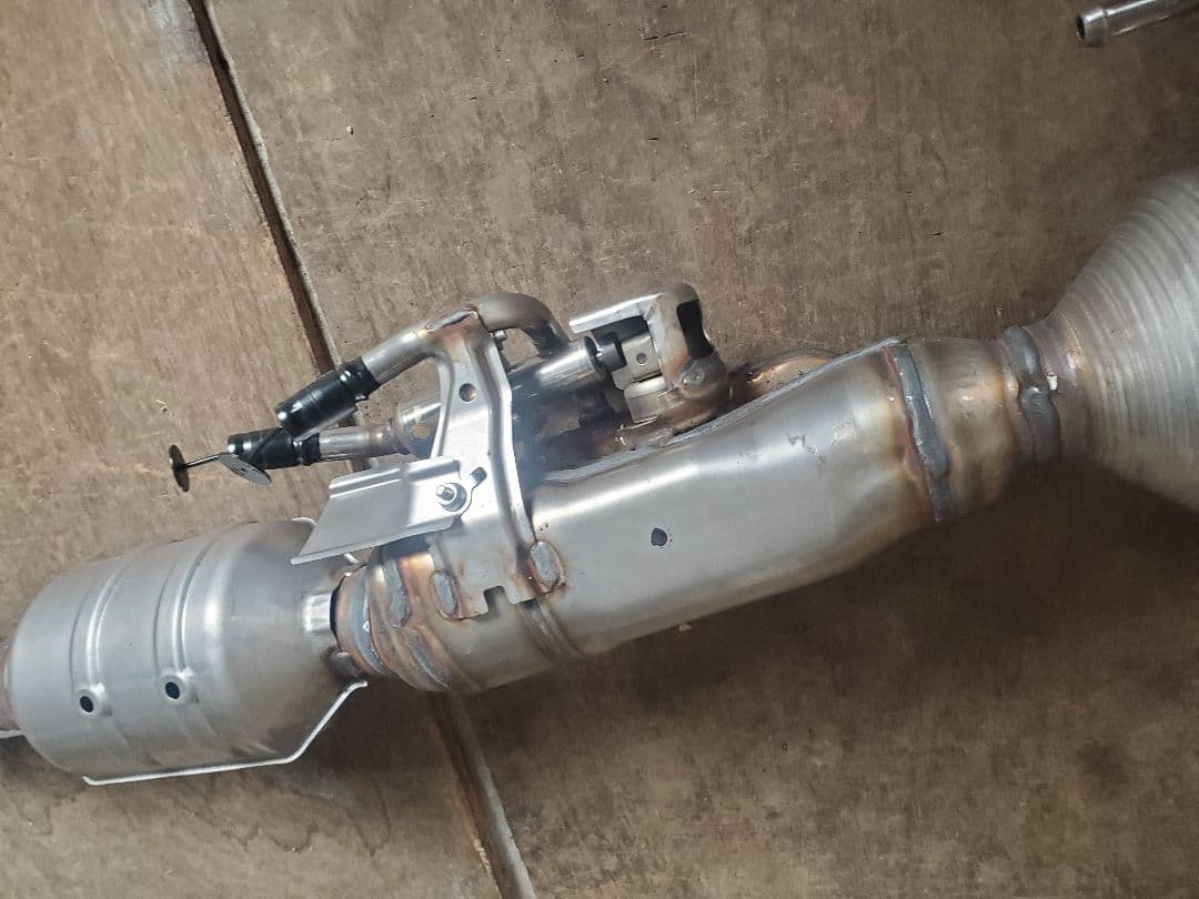 新品　純正　プリウス　50 触媒　エキゾーストパイプ　フロントパイプ 2