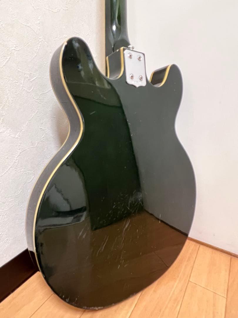 Burns AG-4？ エレキベース ダークグリーン