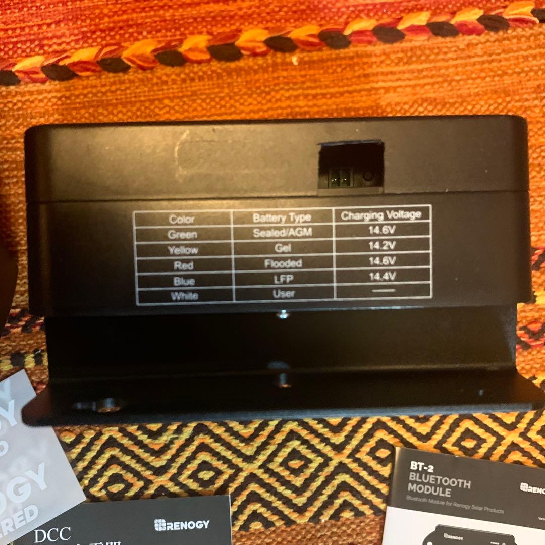 大幅に値下げしました。走行充電器RENOGY MPPT12V 50A+BT-2