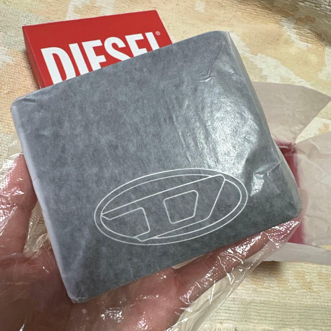 早い者勝ち！DIESEL 黒 二つ折り財布 箱付き 新品未使用