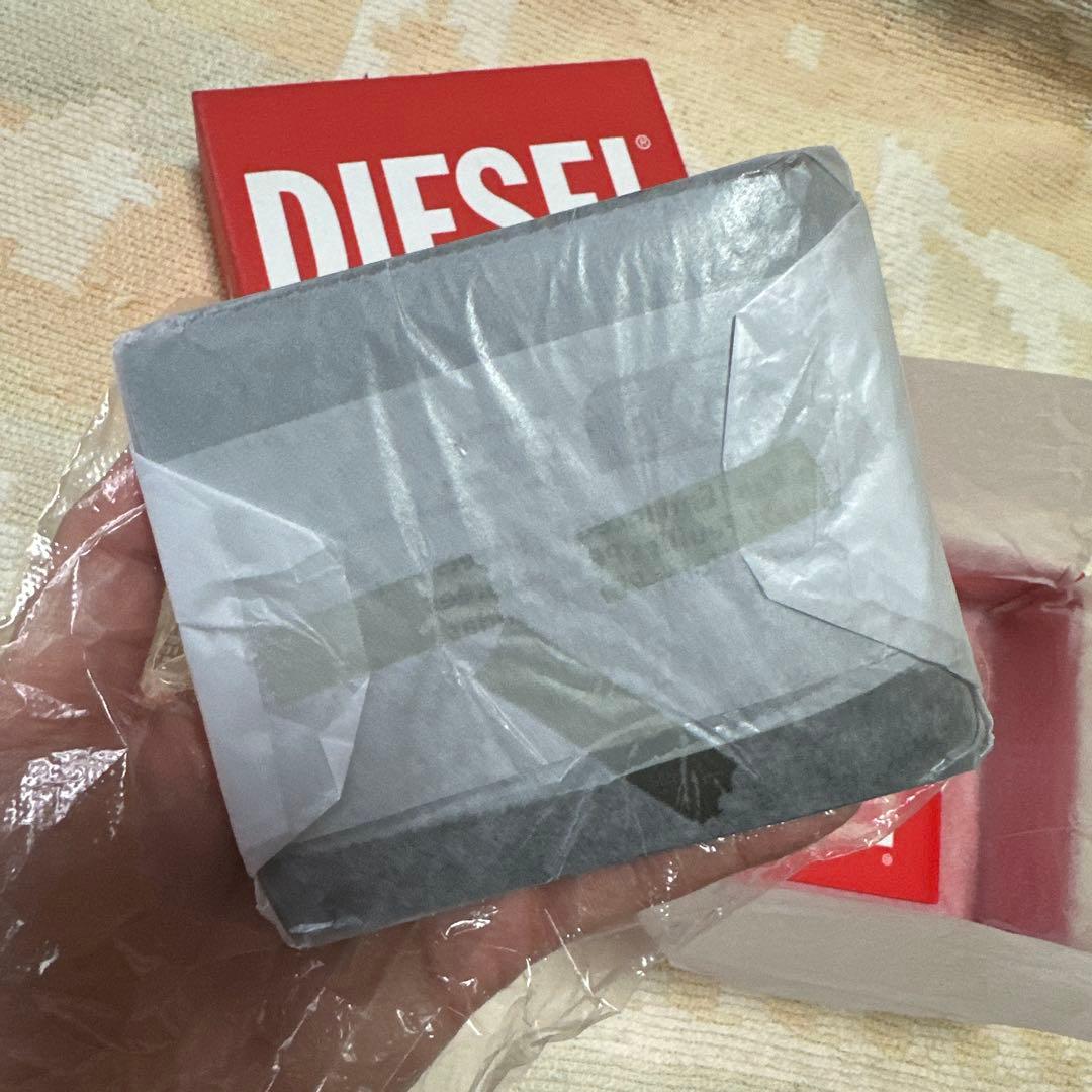 早い者勝ち！DIESEL 黒 二つ折り財布 箱付き 新品未使用