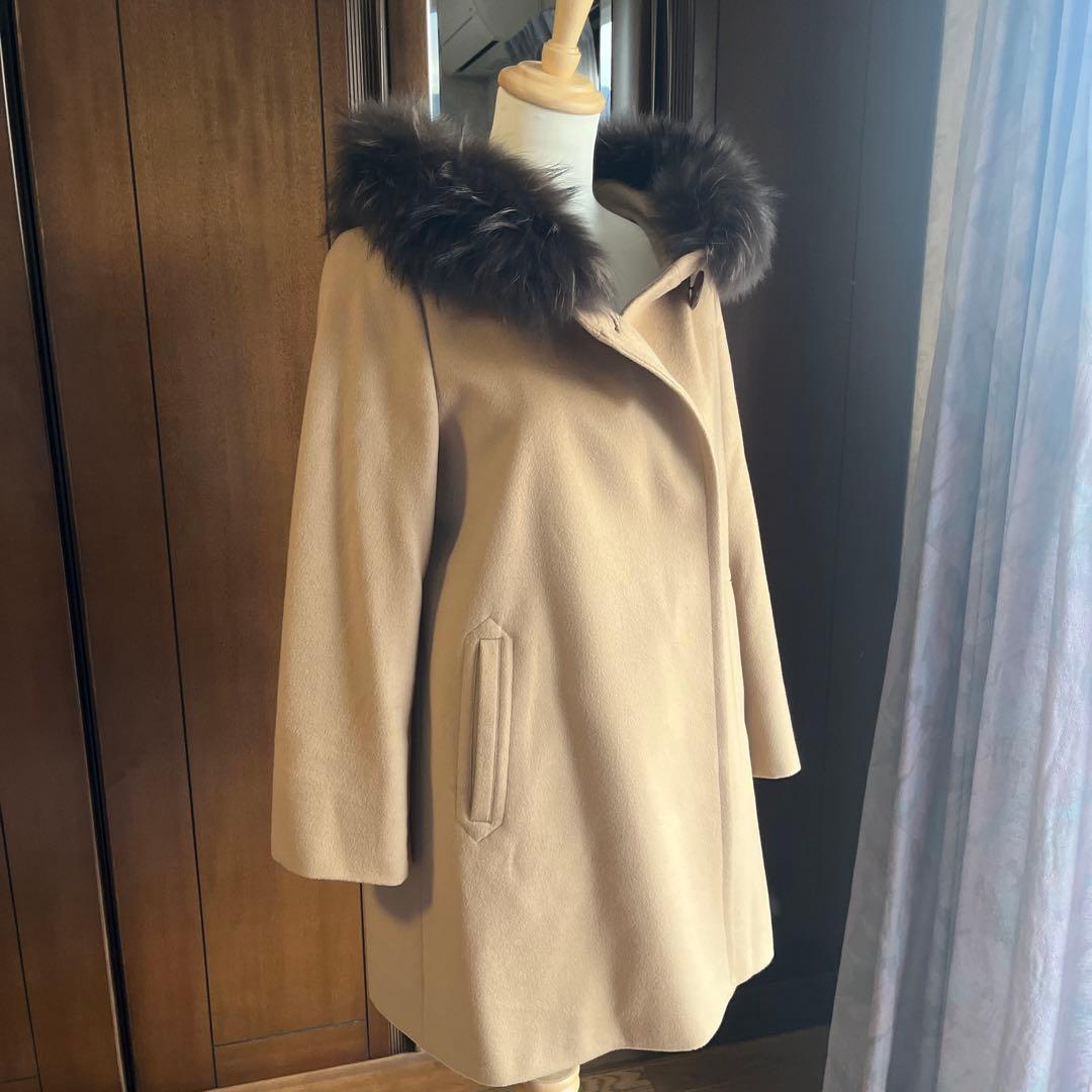 【美品】23区20周年記念ベージュフード付きコート (ロロピアーナ)