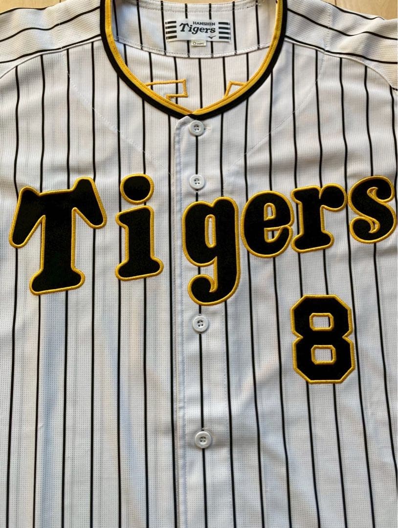 ②阪神タイガース　佐藤輝明選手　前ホーム　ユニフォーム　Oサイズ　#８