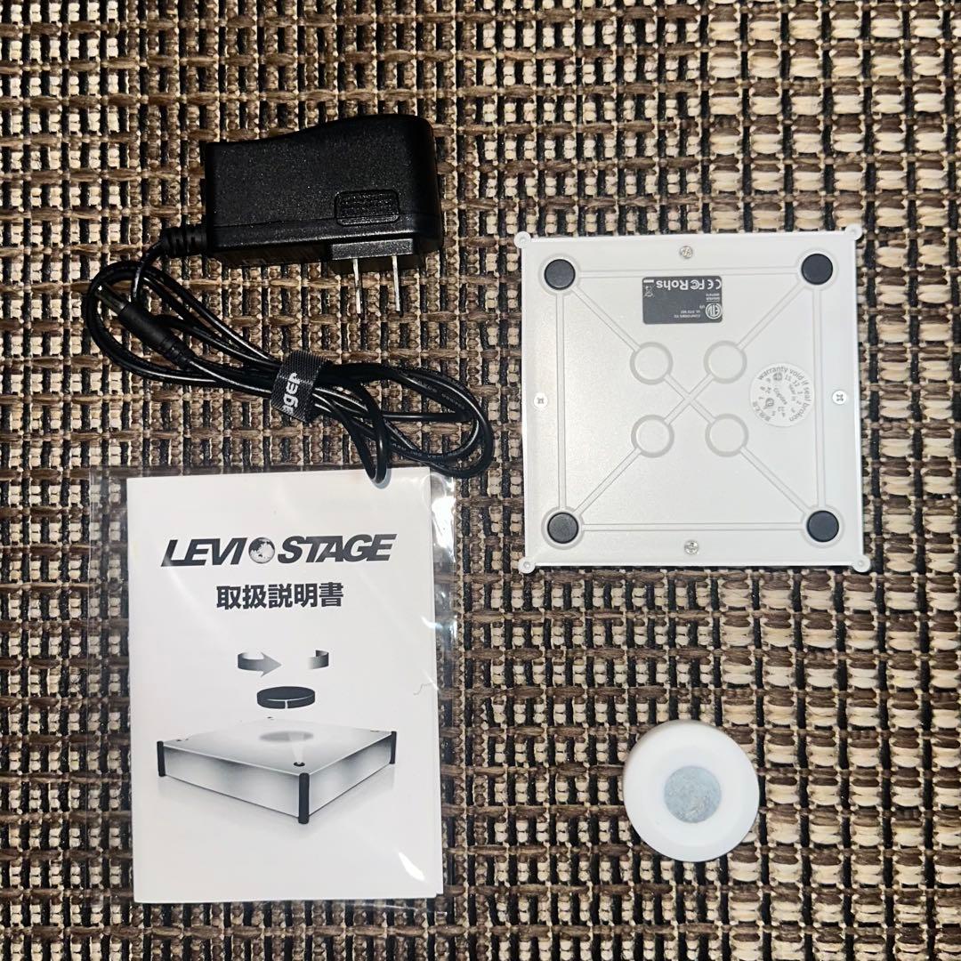 次世代ディスプレイスタンド LEVISTAGE レビステージ　ホワイト