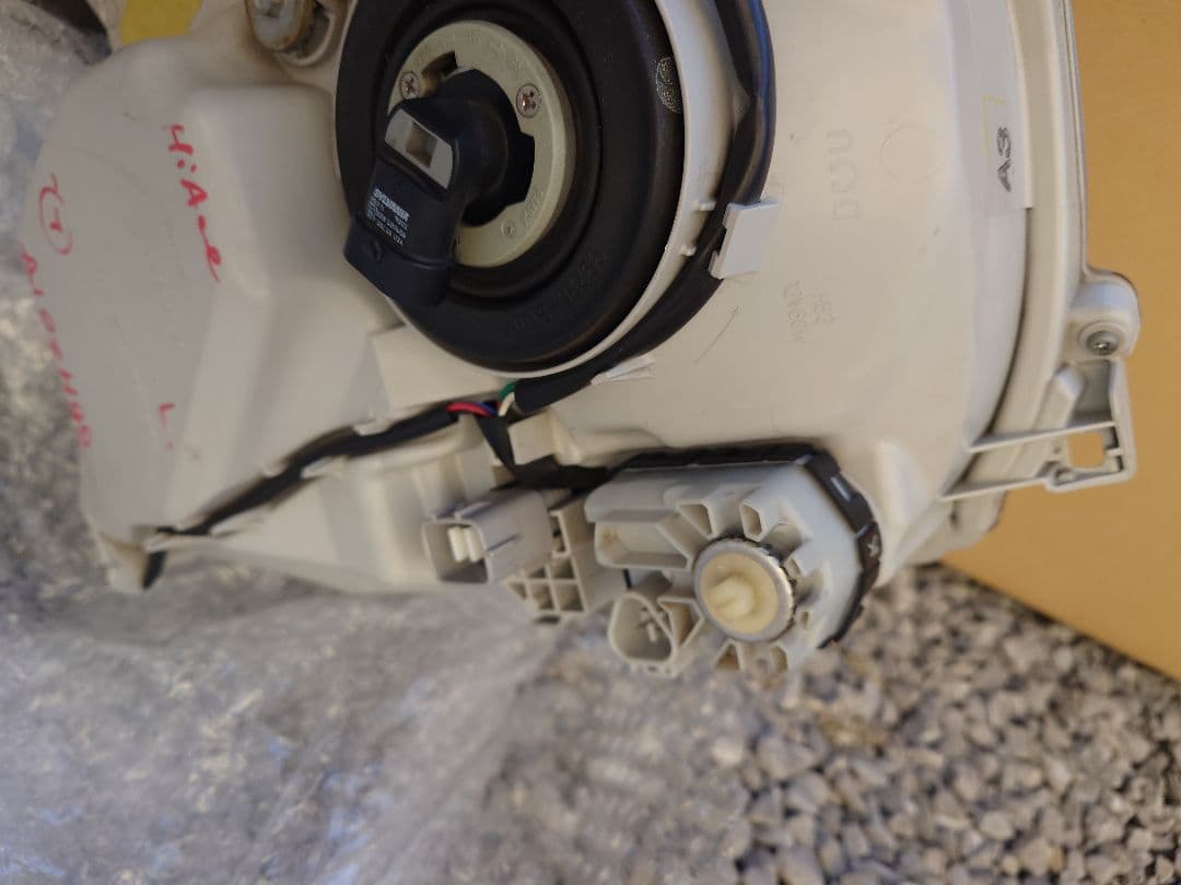 トヨタ純正　ハイエース　TRH200　後期　LEDヘッドライト　左側