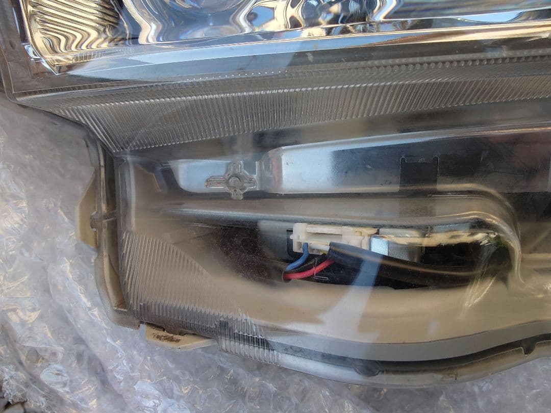 トヨタ純正　ハイエース　TRH200　後期　LEDヘッドライト　左側