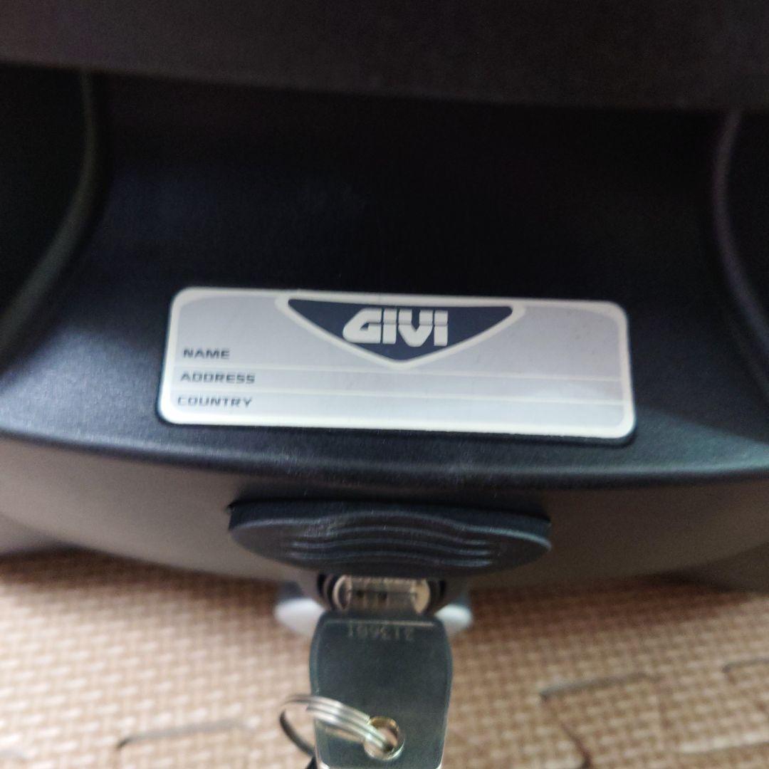 GIVI モノキートップケースV47 カーボン 美品ベース無し