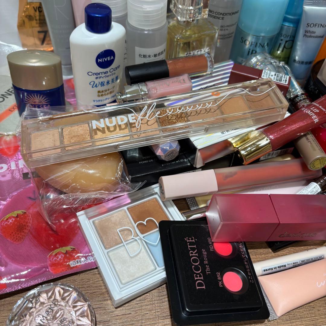 ♡コスメおまとめ(グッチ香水有、未使用コスメ、リップ多め）