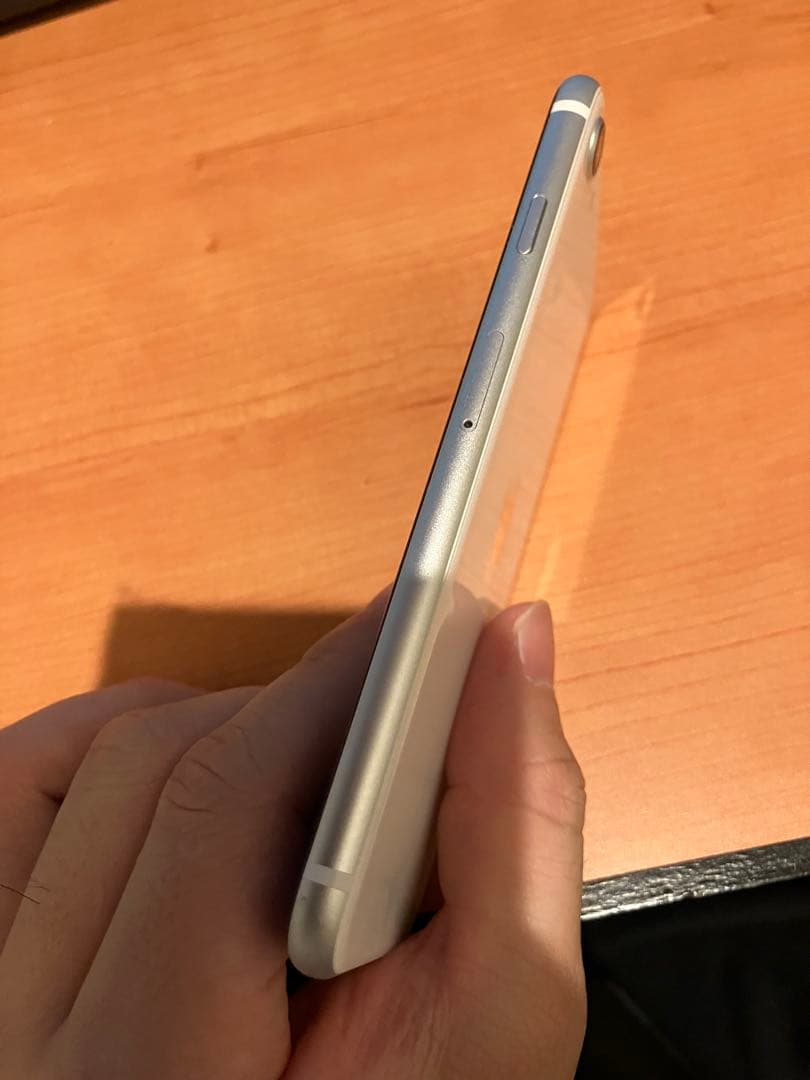 Apple iPhone SE（第2世代） 64GB ホワイト SIMフリー