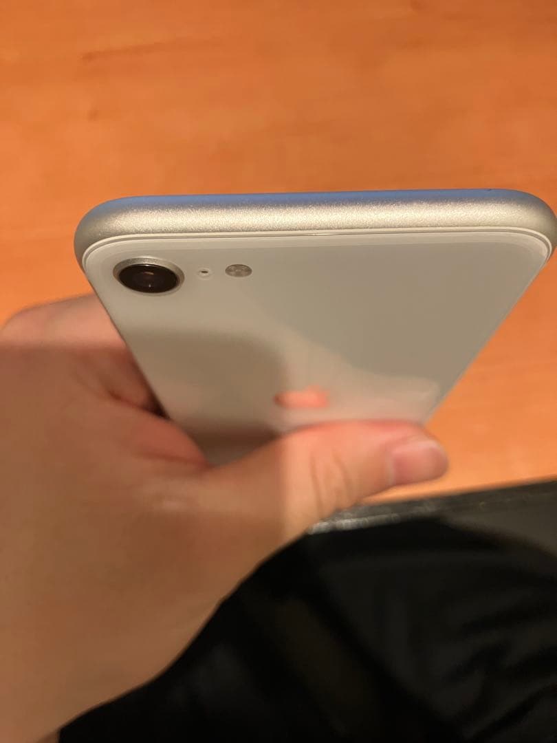 Apple iPhone SE（第2世代） 64GB ホワイト SIMフリー