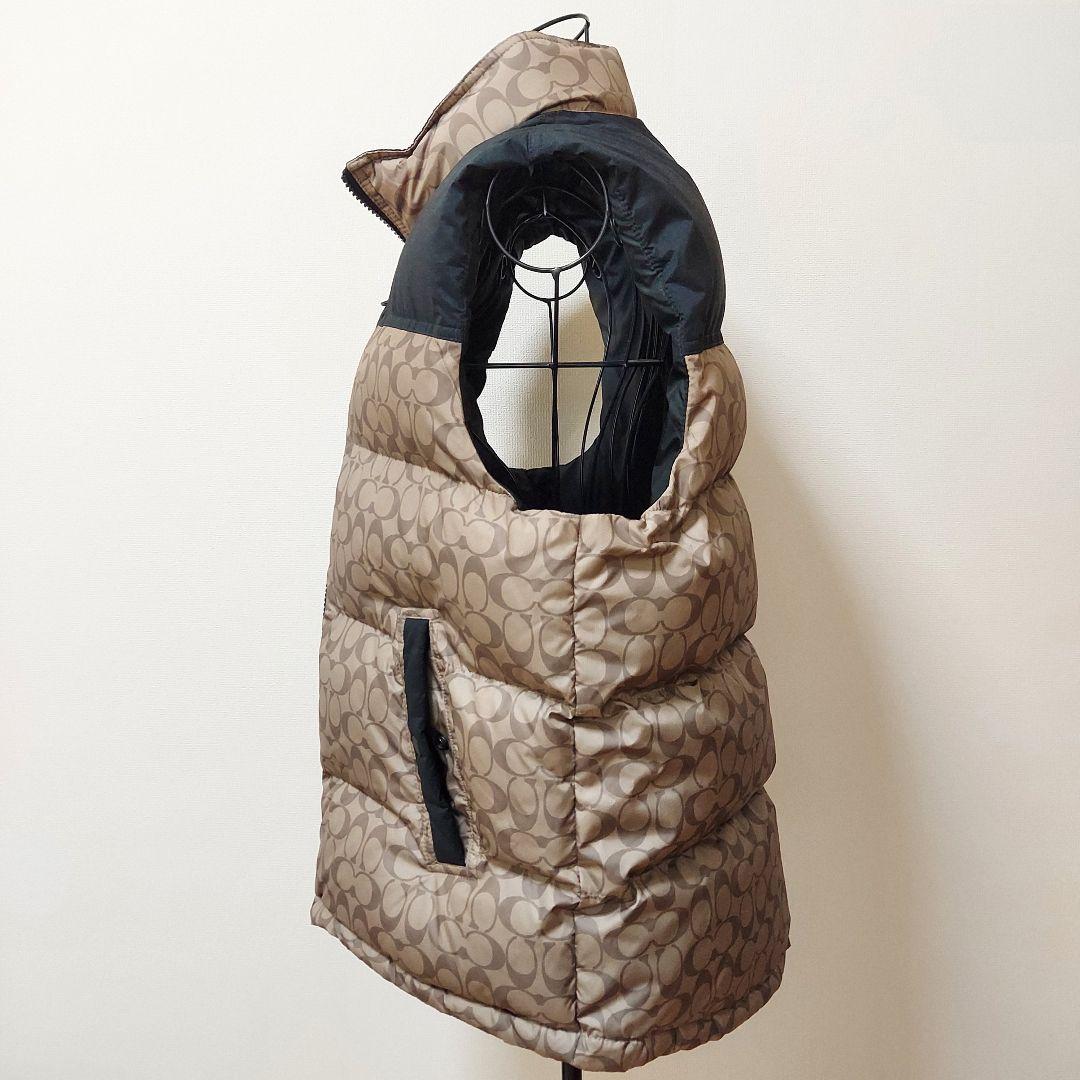 COACH ダウン ベスト 大きめ ベージュ ブラック シグネチャー ブラウン