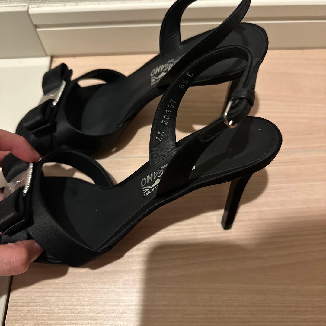 Ferragamo ブラック リボンサンダル ヒール フェラガモ