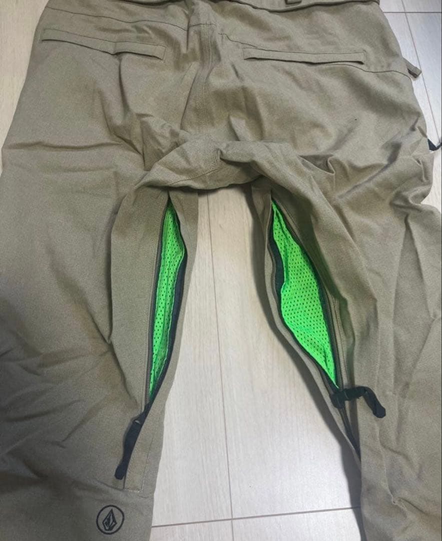 VOLCOM スノボーパンツ　L