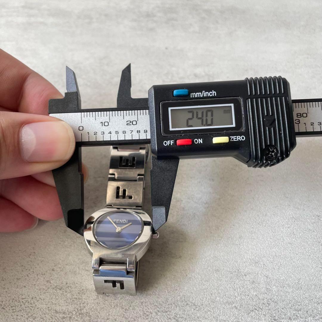 稼働品　FENDI フェンディ　ズッカ柄ベルト　ブルー文字盤　ラウンド　腕時計