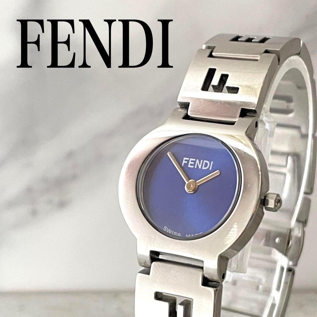 稼働品　FENDI フェンディ　ズッカ柄ベルト　ブルー文字盤　ラウンド　腕時計