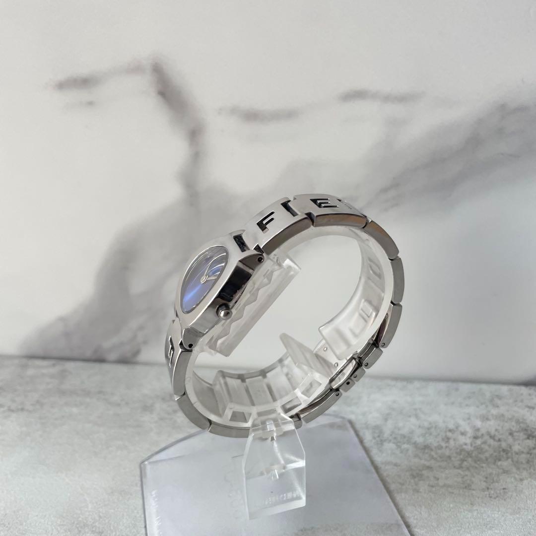 稼働品　FENDI フェンディ　ズッカ柄ベルト　ブルー文字盤　ラウンド　腕時計