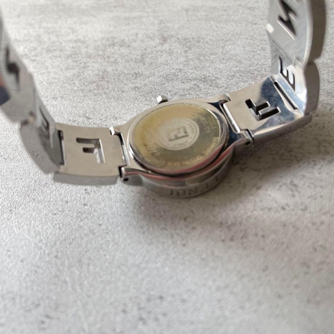 稼働品　FENDI フェンディ　ズッカ柄ベルト　ブルー文字盤　ラウンド　腕時計