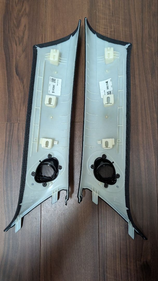 K*a様 【中古美品】MINI F54クラブマン　Aピラートリムカバー　ツイータ