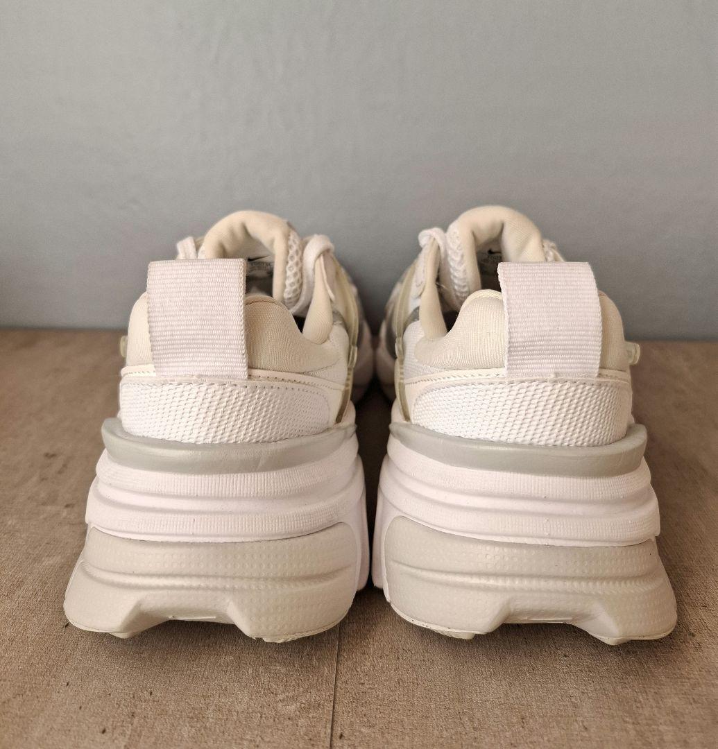 【美品】NIKE V2k Run ホワイト/メタリックシルバー 24cm