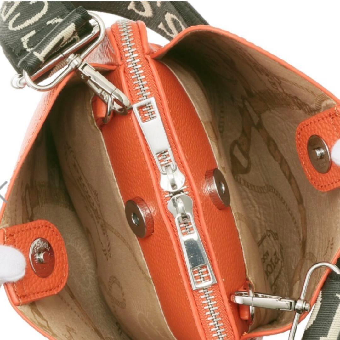 新作タグ付新品未使用ピッコーネ☆ハンカチ付ショルダーバッグ