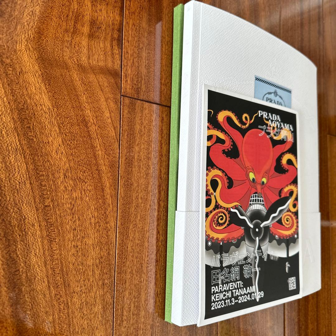 プラダ　マガジン