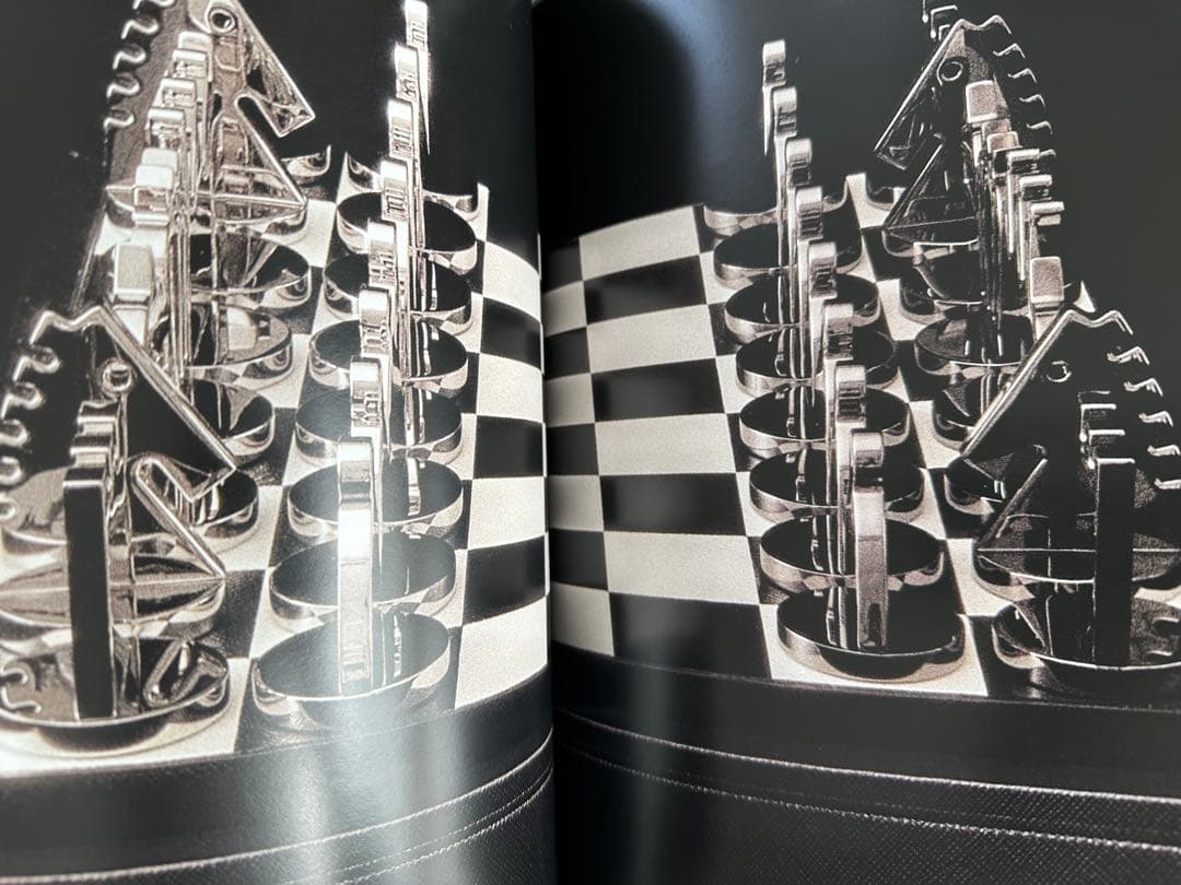 プラダ　マガジン