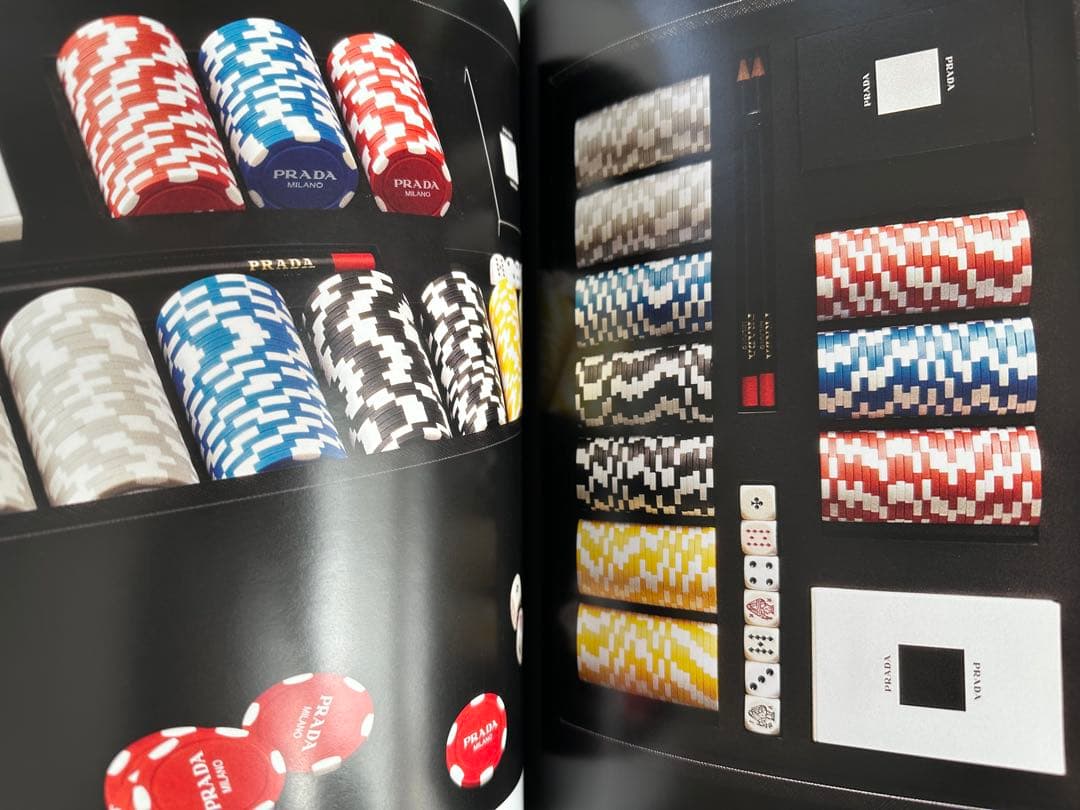 プラダ　マガジン