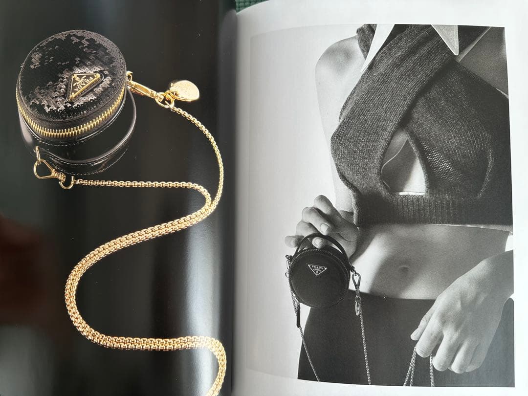 プラダ　マガジン