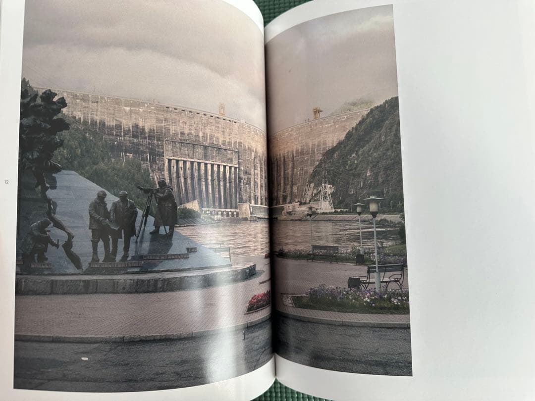 プラダ　マガジン