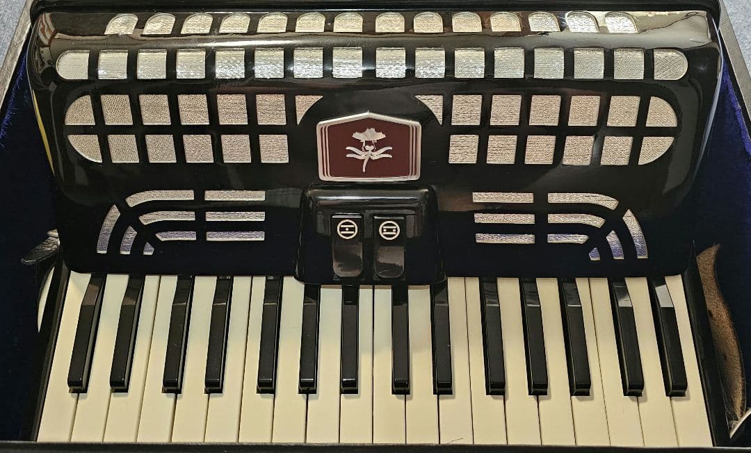 TOMBO アコーディオン　No52 ケース付き　トンボ　34鍵盤