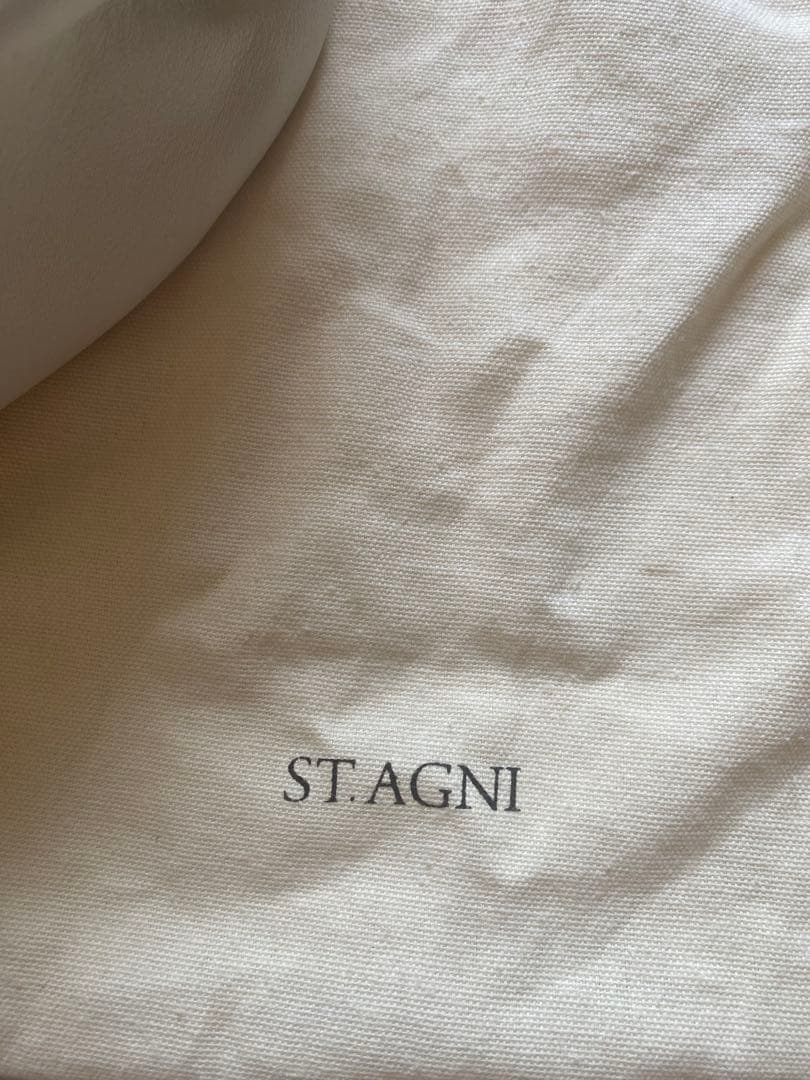 ST. AGNI ソフトレザーショルダーバッグ　アイボリー