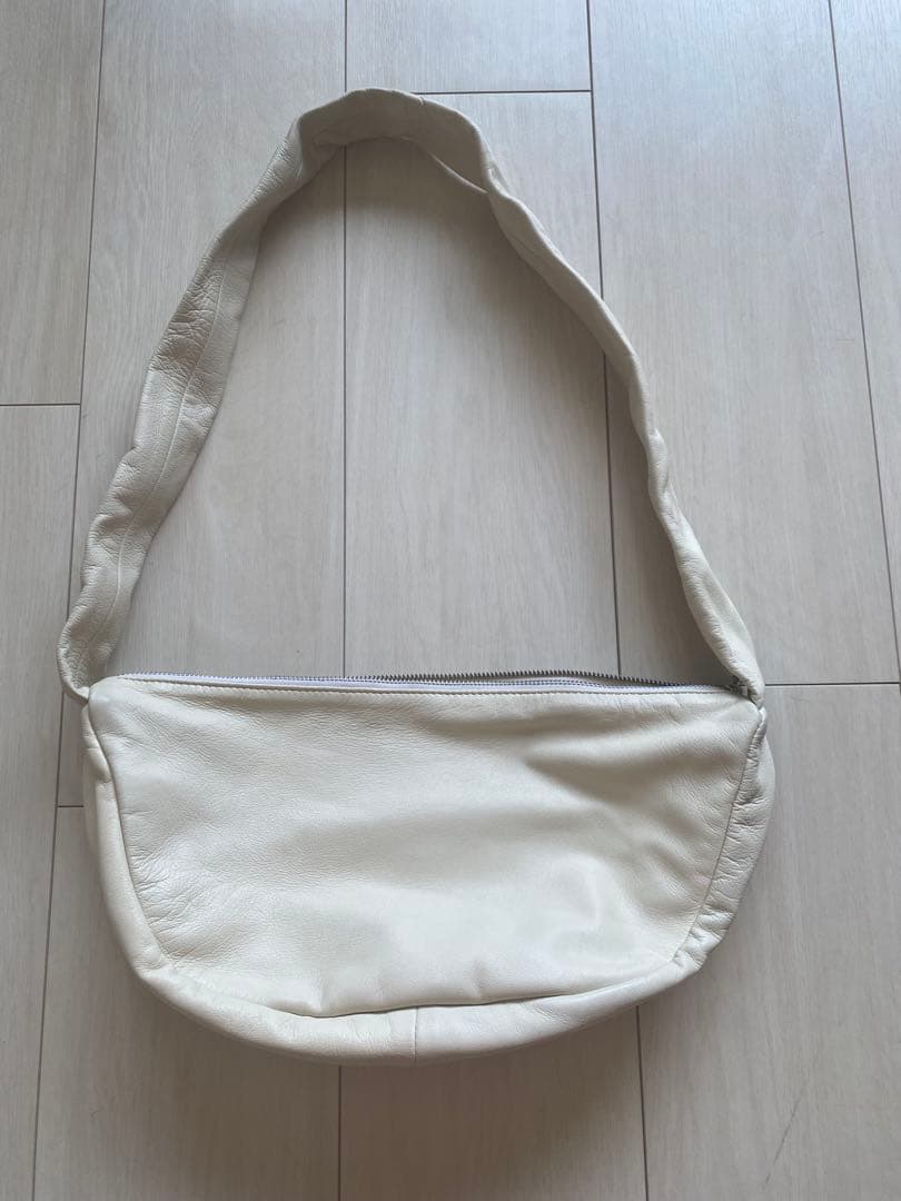 ST. AGNI ソフトレザーショルダーバッグ　アイボリー